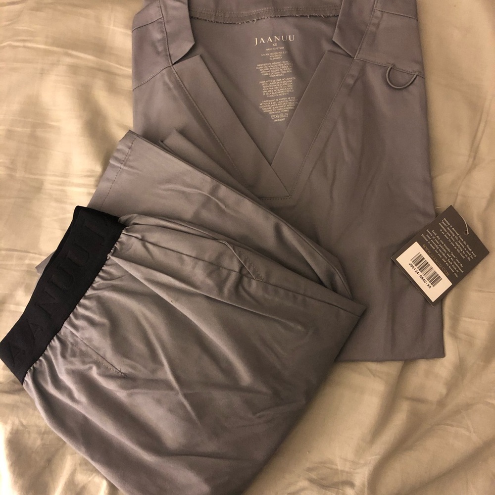 Jaanuu graphite scrub set NWT